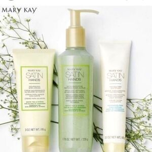 Mary Kay Satin Hands White Tea & Citrus Pampering Set Full Size New in Bag